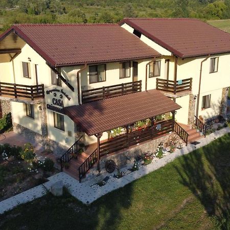 Pensiunea Gradinarilor Cu Ciubar Si Statie De Incarcare Electrica Auto Comanesti (Mehedinti) Exterior foto