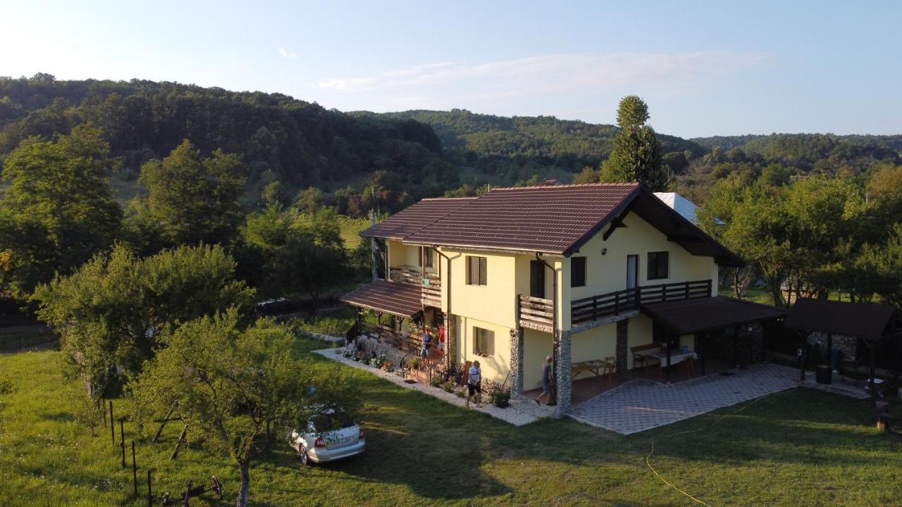 Pensiunea Gradinarilor Cu Ciubar Si Statie De Incarcare Electrica Auto Comanesti (Mehedinti) Exterior foto